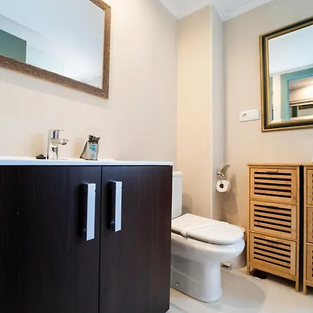 Apartment Stylish Seaview With Pool Access