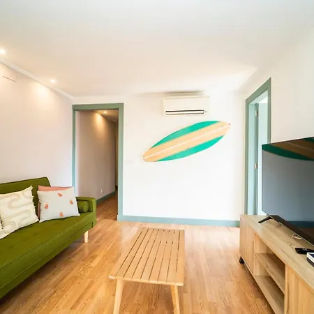 Stylish Seaview With Pool Access Apartment