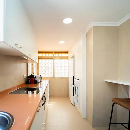 Apartment Stylish Seaview With Pool Access