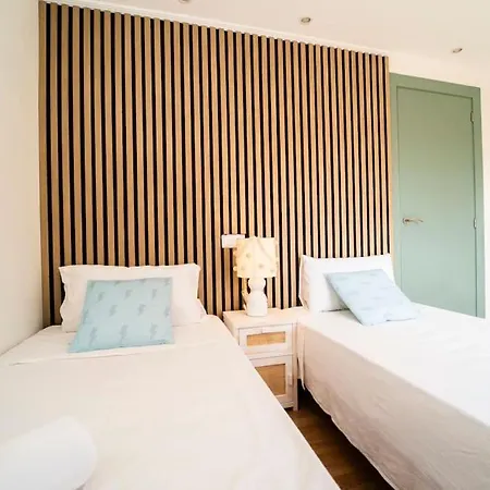Stylish Seaview With Pool Access Бенидорм