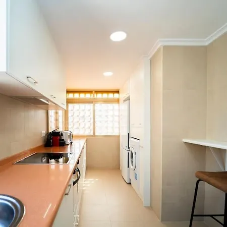 Stylish Seaview With Pool Access Бенидорм
