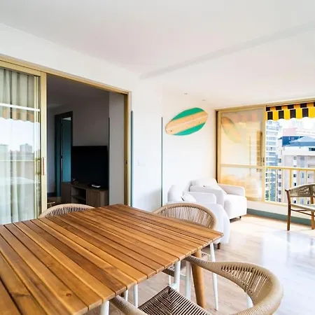 Stylish Seaview With Pool Access Бенидорм